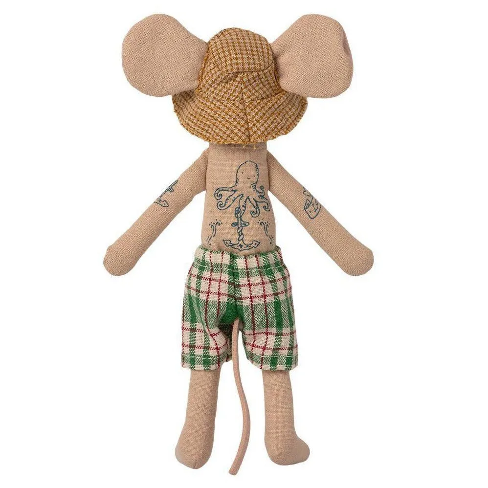 Maileg - Beach dad mouse in Cabin de Plage